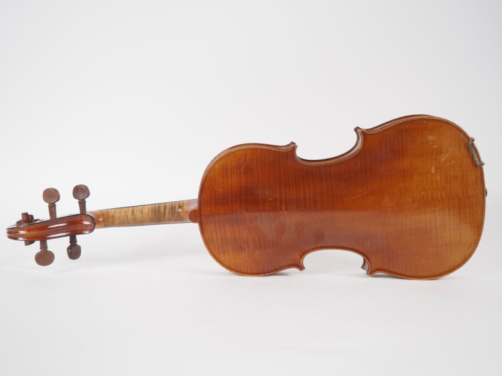 Violon fait à Mirecourt dans les ateliers Laberte-Humbert en 1925. Dim