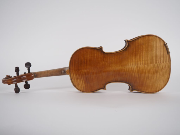 Violon fait en Allemagne sans étiquette vers 1910. Dim. 358 mm ( à res