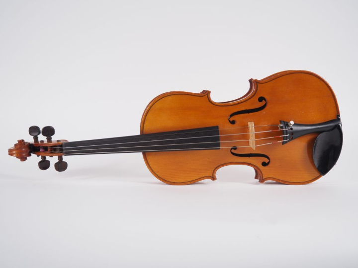 Violon d'étude fait à Mirecourt portant l'étiquette F. Breton lutherie