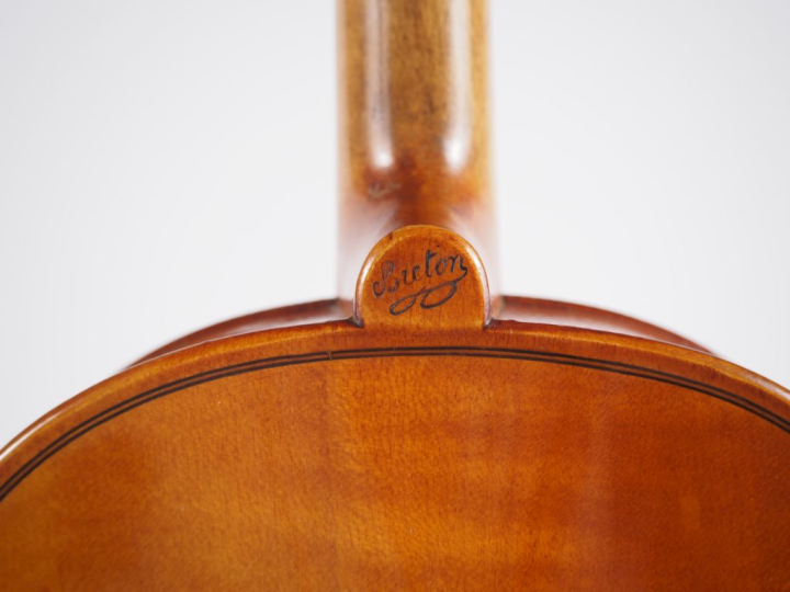 Violon d'étude fait à Mirecourt portant l'étiquette F. Breton lutherie