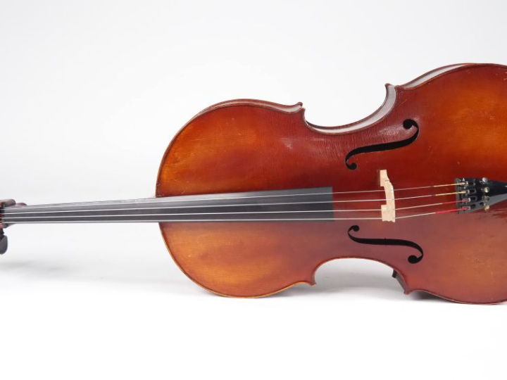 Très beau violoncelle fabriqué par Marc Laberte. A appartenu à M. Guir
