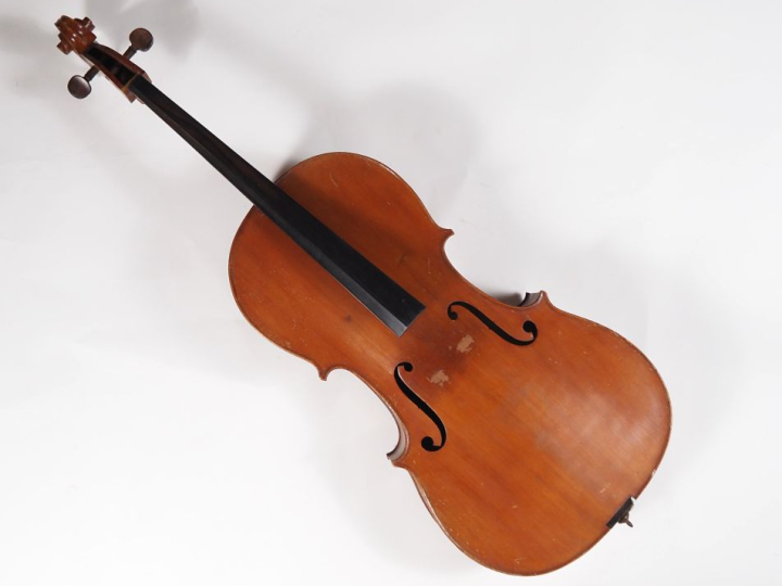 Violoncelle fait dans les ateliers JTL en bon état. Dim. 753 mm (à mon