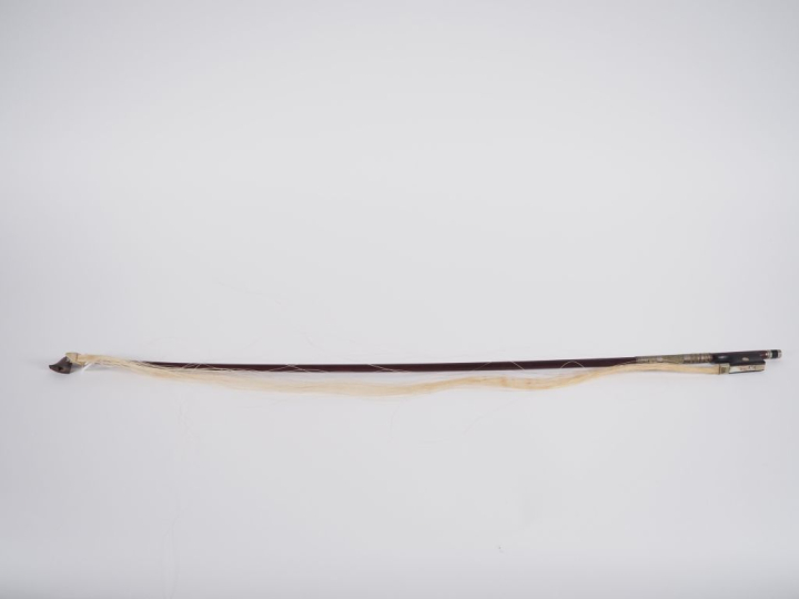 Archet de violon allemand en bois exotique. Poids. 63 g (hausse et bag