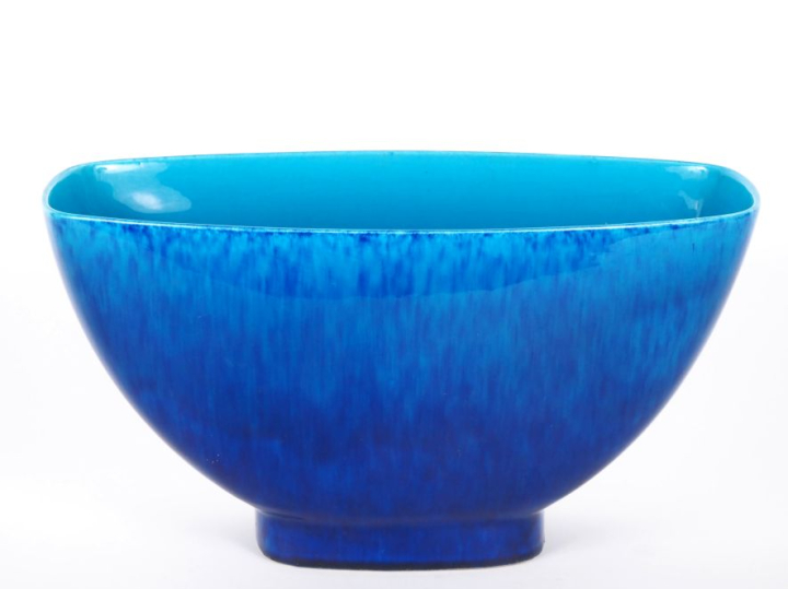 Paul MILLET à Sèvres. Coupe oblongue en céramique bleu persan flammé S