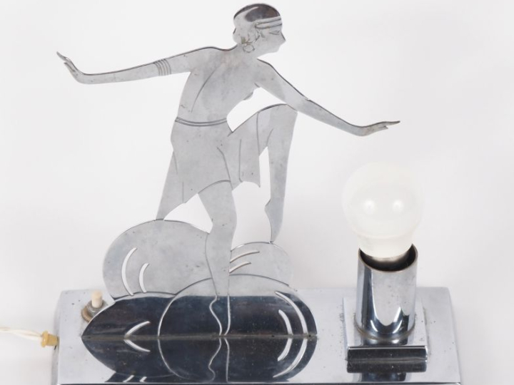 Veilleuse de style Art Déco en métal chromé, à décor de danseuse en si