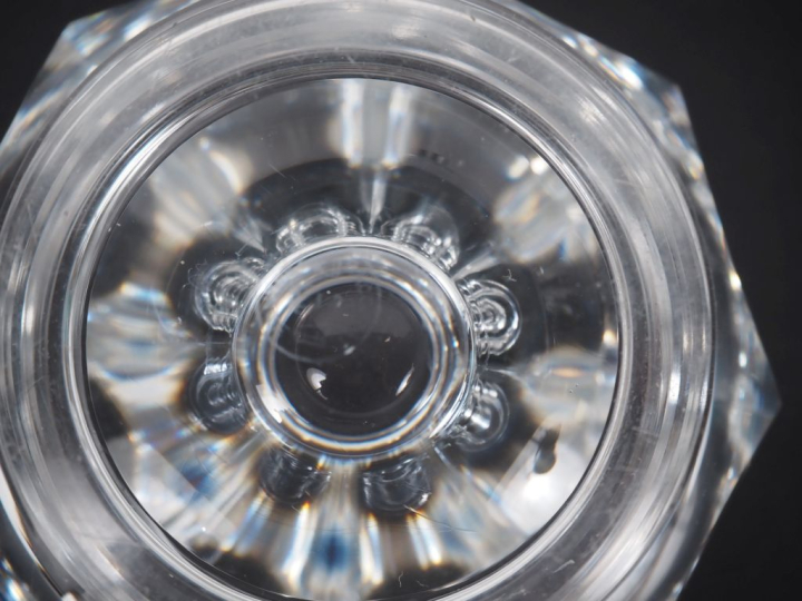 BACCARAT.  2 vases en cristal Signés H. 24,5 cm et 15 cm On y joint un