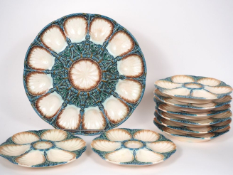 Vente aux enchères SARREGUEMINES.  Service à coquillages en faience fine polychrome compr