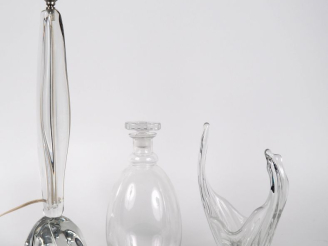 Vente aux enchères DAUM.  Flacon en cristal, signé vase des années 60 en cristal, signé u