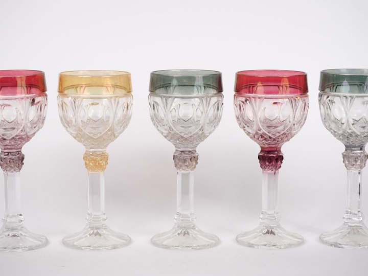 6 verres à vin du Rhin en cristal taillé à décor de palmes. H. 22 cm. 