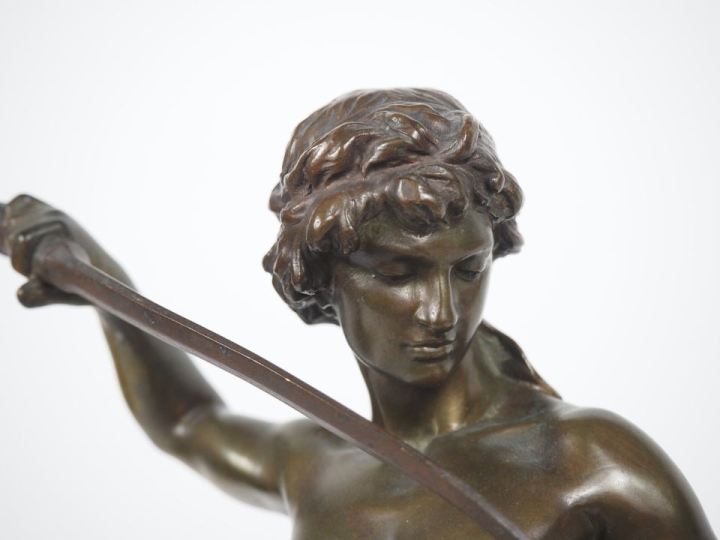 GOSSIN.  "David' Sculpture en bronze à patine brune Signée H. 43 cm