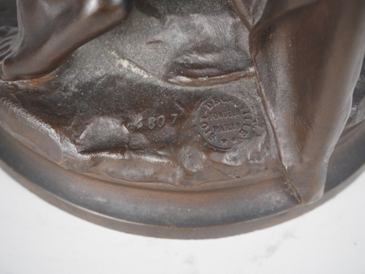 MARIOTON.  "Gloria Patriae" Groupe en bronze à patine brune Signé H. 4