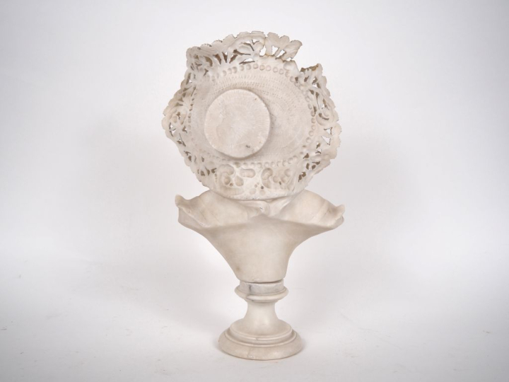 CIPRIANI.  "Flore" Sculpture en albatre (petits accidents) H. avec le 