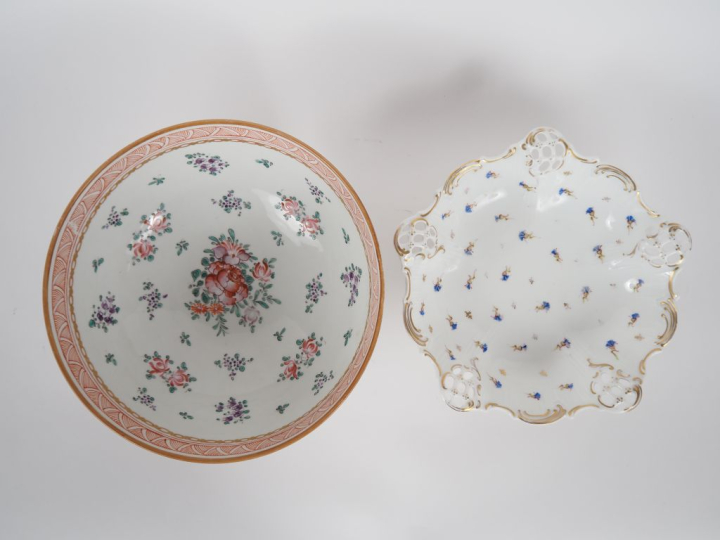 SAMSON.  Coupe en porcelaine, décor Compagnie des Indes famille rose. 