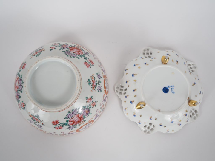 SAMSON.  Coupe en porcelaine, décor Compagnie des Indes famille rose. 