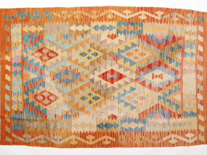 5 petits tapis Kilim, à décor polychrome de motifs géométriques. Dim. 