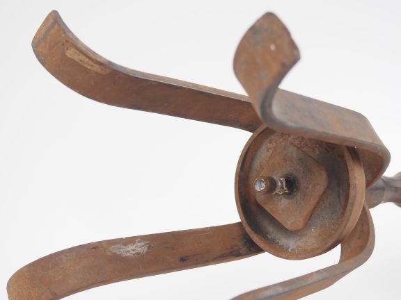 Applique porte torchère en fer forgé. H. 80,5 cm