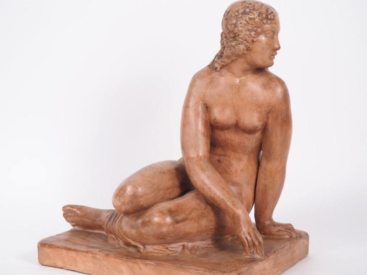 MARTRUS.  "Baigneuse" Sculpture en terre cuite patinée Dim. 35,5 x 24,