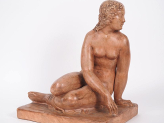 Vente aux enchères MARTRUS.  "Baigneuse" Sculpture en terre cuite patinée Dim. 35,5 x 24,