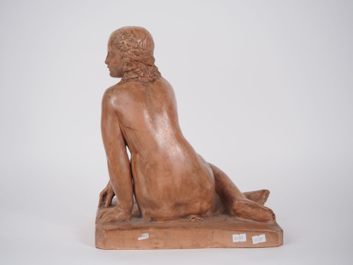 MARTRUS.  "Baigneuse" Sculpture en terre cuite patinée Dim. 35,5 x 24,
