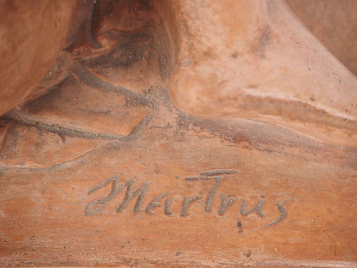 MARTRUS.  "Baigneuse" Sculpture en terre cuite patinée Dim. 35,5 x 24,