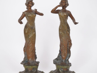 Vente aux enchères GRISARD.  "Coquette" et "Précieuse" Paire de sujets en régule polychro