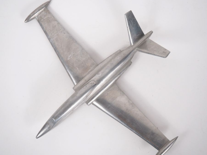 Avion de style Art Déco en métal chromé. Dim. 39 x 30 cm
