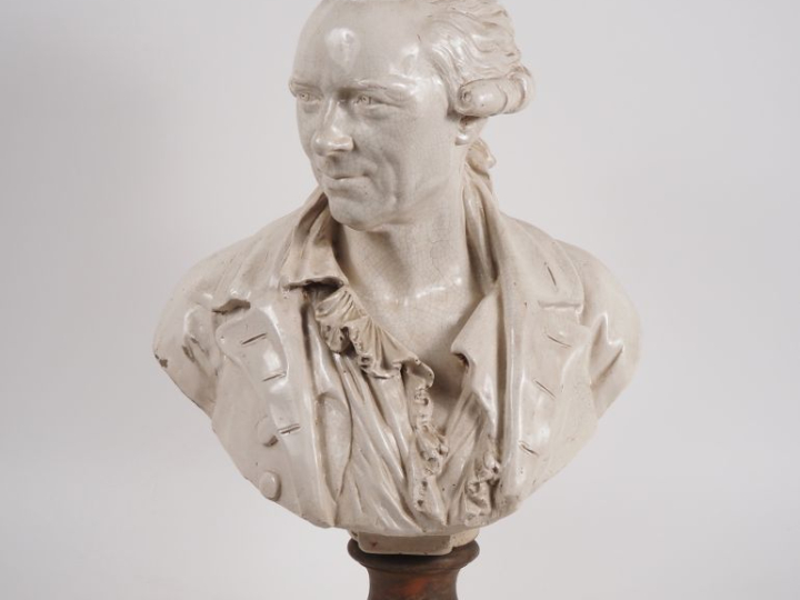 Sculpture en faïence "portrait d'homme de la fin du XVIIIème en buste"