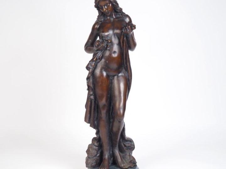 CARRIER BELEUSE (d'après). "Baigneuse" Grand bronze à patine brune H. 
