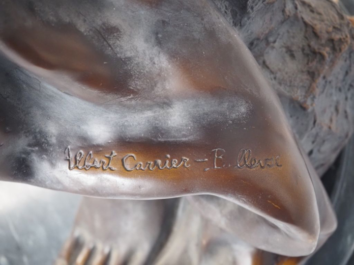 CARRIER BELEUSE (d'après). "Baigneuse" Grand bronze à patine brune H. 