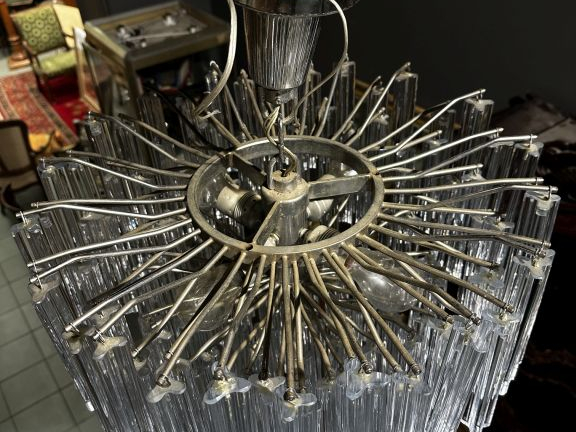 MURANO.  Lustre à pampilles en métal chromé et verre, éclairant à quat
