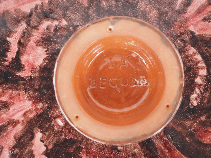 LA BEGUILE.  Coupe sur talon en céramique polychrome à décor de poisso