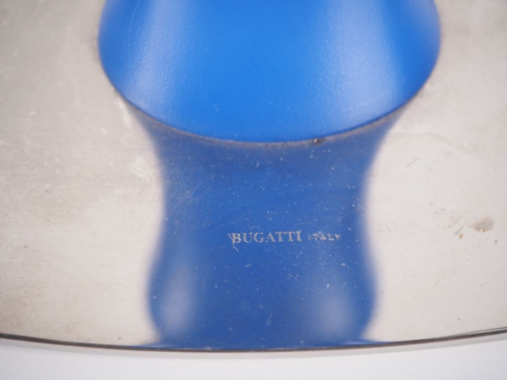 Casa Bugatti.  Monture d'huilier vinaigrier en métal et composition bl