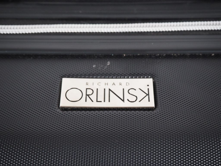 Richard ORLINSKI.  Enceinte et valise Kong Escape H. de la valise :  H