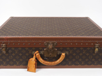 Vente aux enchères Louis VUITTON. Valise rigide Loziné Alzer, avec son plateau intérieur 