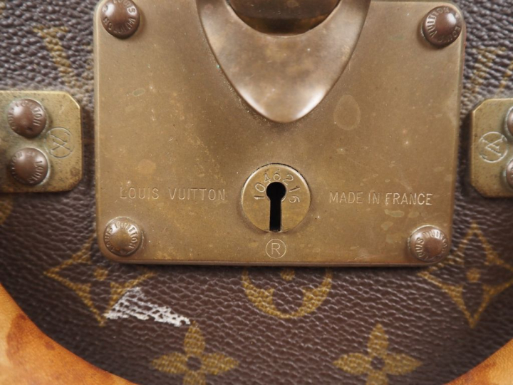 Louis VUITTON. Valise rigide Loziné Alzer, avec son plateau intérieur 