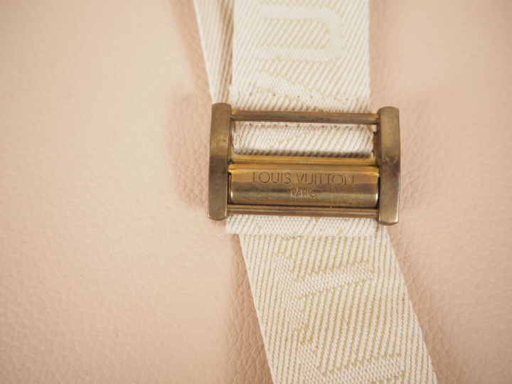Louis VUITTON. Valise rigide Loziné Alzer, avec son plateau intérieur 