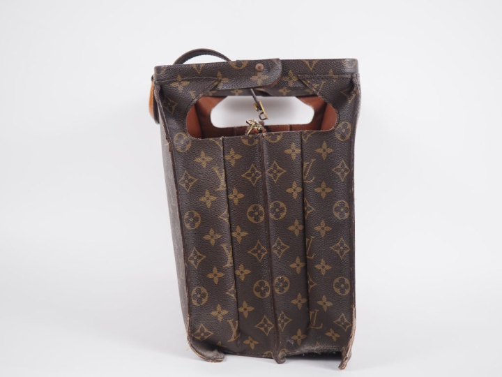 Louis VUITTON. Serviette porte documents à soufflets avec ouverture « 