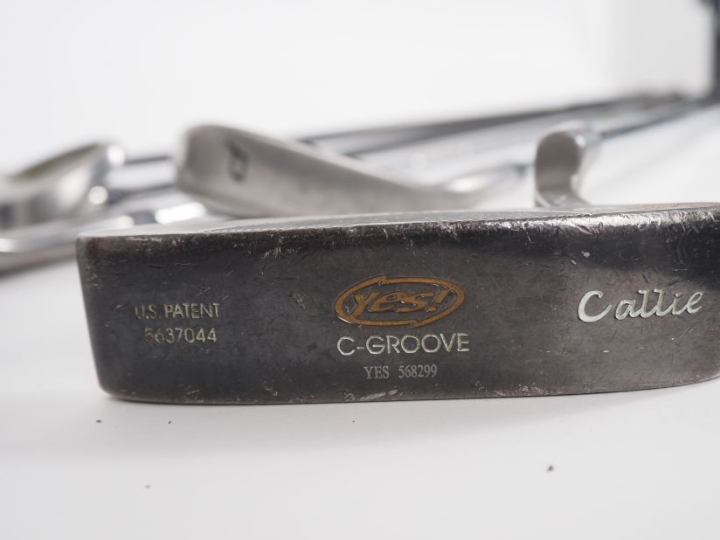 Sac de golf et série de 5 clubs.