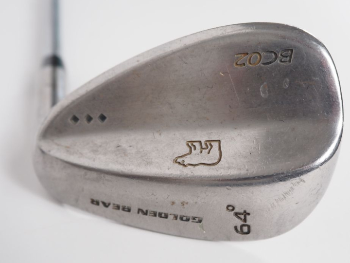 Sac de golf et série de 5 clubs.