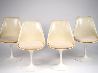 Vente aux enchères SAARINEN pour KNOLL.  4 "tulip chair"  Signées (usures)