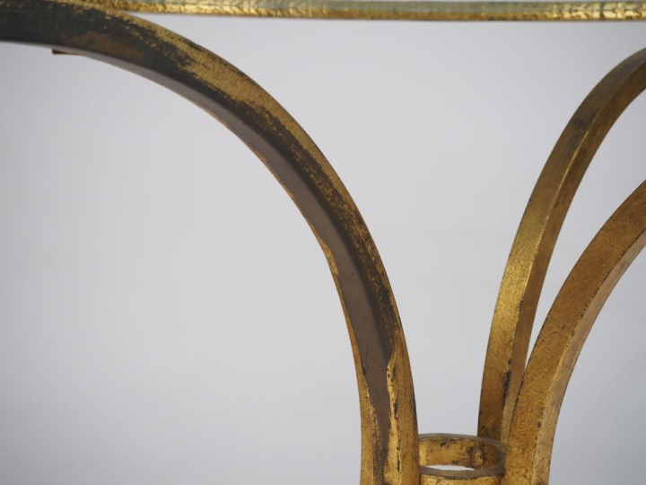Robert THIBIER.  Table de salle à manger en fer forgé doré, à quatre p