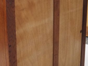 Bahut de style Art Déco en bois et bois de placage, à décor d'aigles e
