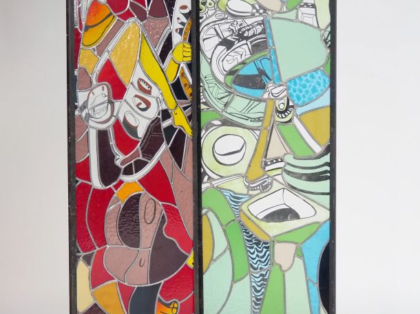 Paravent orné de vitraux polychromes à décor moderniste, deux brins. M
