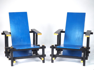 Vente aux enchères Gerrit RIETVELD. (d'après) Paire de fauteuils Design en bois laqué jau
