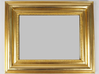 Vente aux enchères Miroir de style Louis-Philippe, cadre doré. Dim. 55 x 68 cm (chocs)