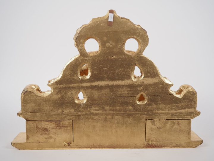 Console d'applique de style Louis XV en bois sculpté et doré ouvrant à