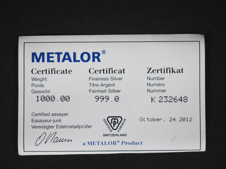 Lingot en argent.  Numéroté K232648. Poids. 1000 g Avec son certificat
