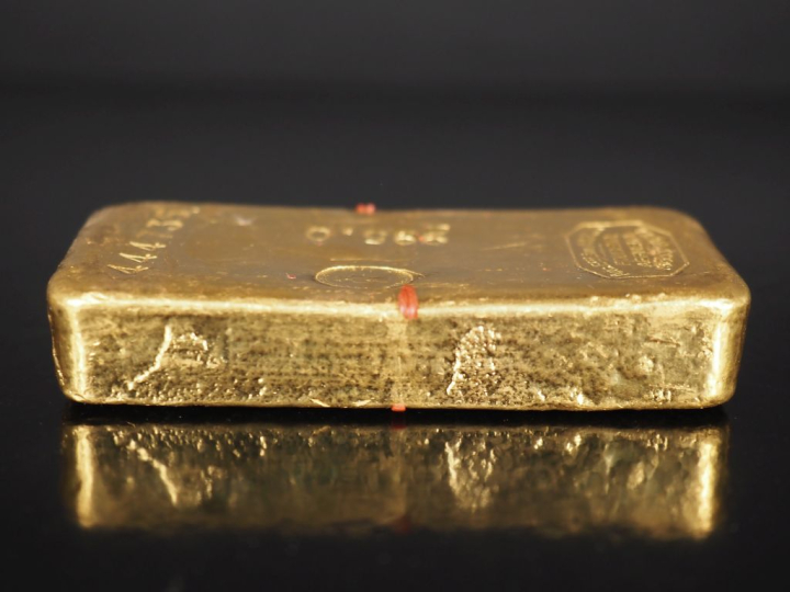 Lingot d'or. Numéroté 444.735 Titre 995,0.  Poids brut. 1002,9 g Fonde