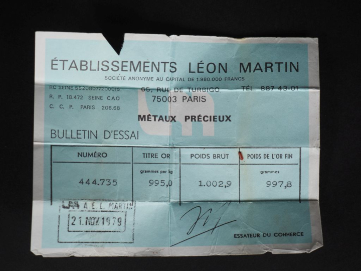 Lingot d'or. Numéroté 444.735 Titre 995,0.  Poids brut. 1002,9 g Fonde
