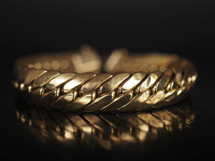 Bracelet articulé en or jaune 750, maille haricot.  Long. 19,3 cm Poid